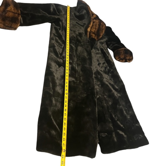 New Olympia Faux Fur Long Coat with Golden‎ Faux Lynx, Size Large - Picture 7 of 15